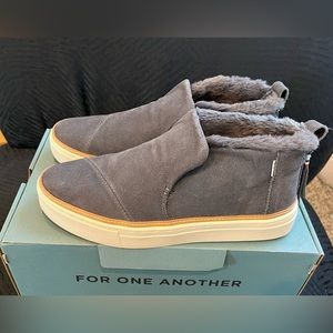 Tom’s Paxton grey suede fleece lined slip-on ankle booties boots shoes, 7.5